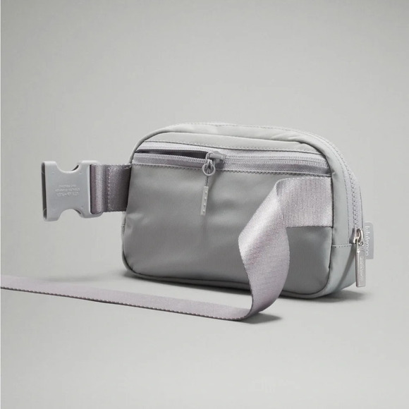 Lululemon Athletica Everywhere belt bag 1L Silver Drop - Picture 5 of 17